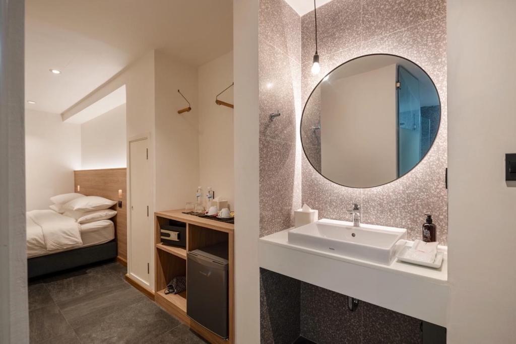 Zen Master Hotel Бангкок Экстерьер фото